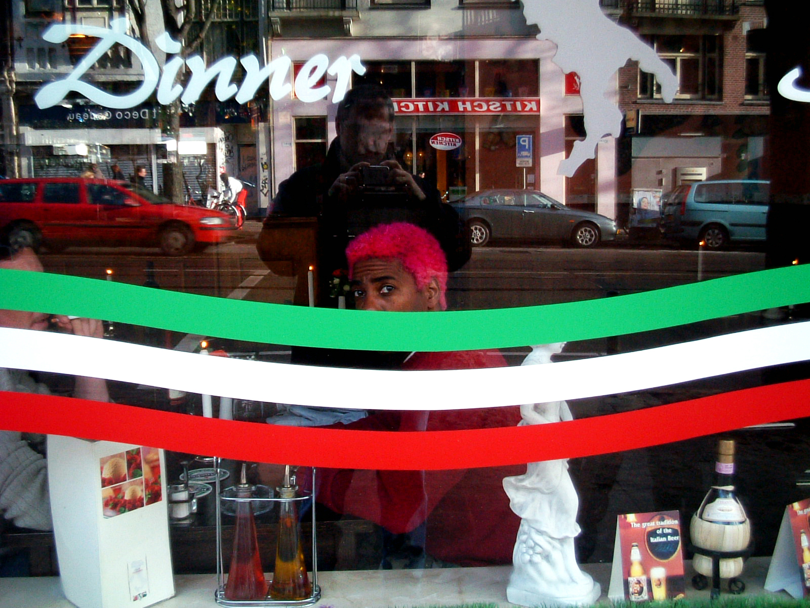 Street_Photography_RedHeadFlag